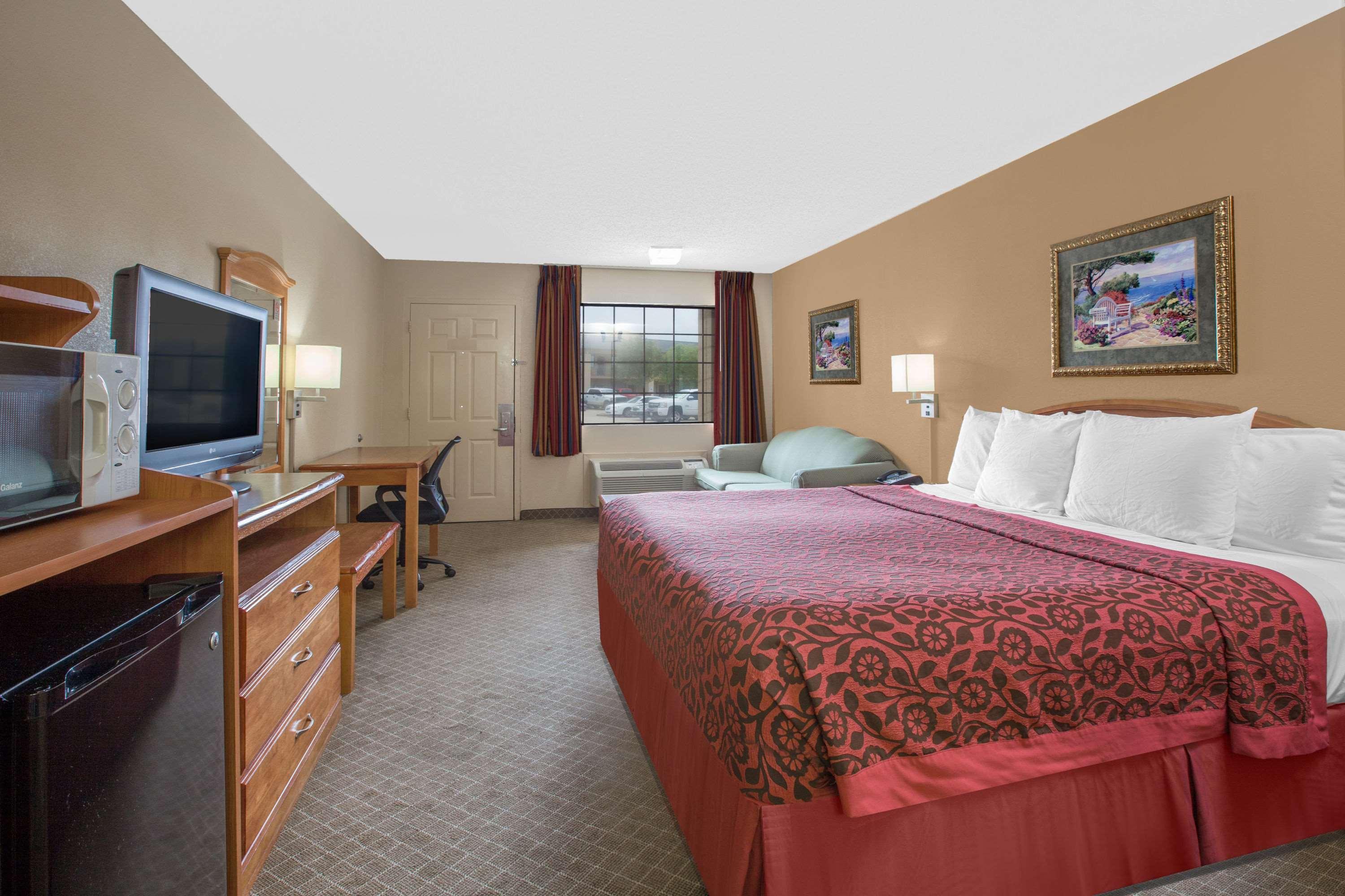 Days Inn By Wyndham Ruston La Exterior photo
