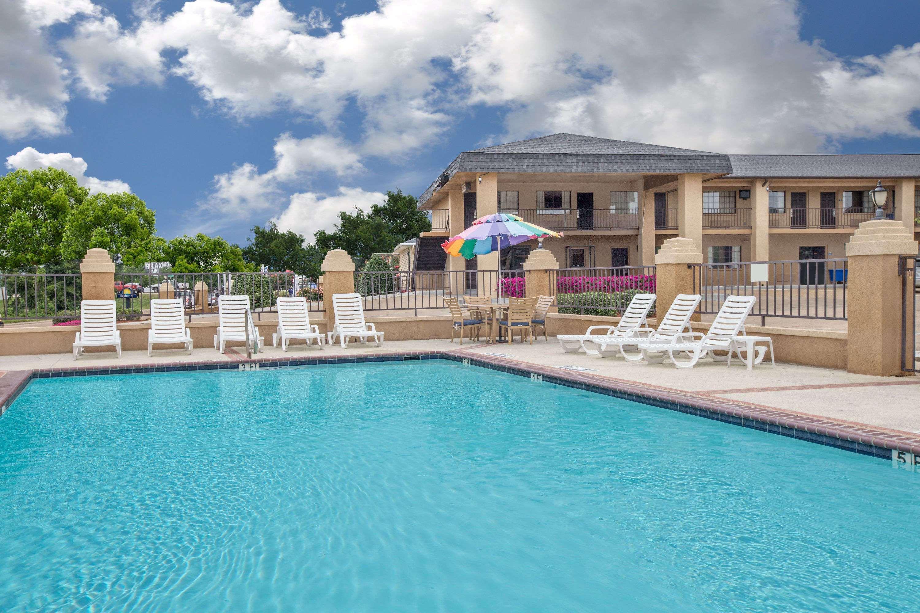 Days Inn By Wyndham Ruston La Exterior photo