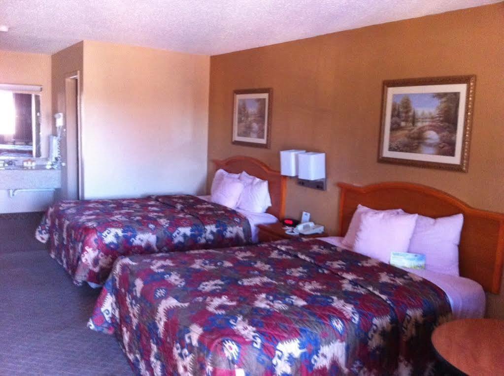 Days Inn By Wyndham Ruston La Exterior photo