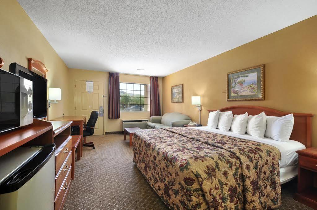 Days Inn By Wyndham Ruston La Exterior photo