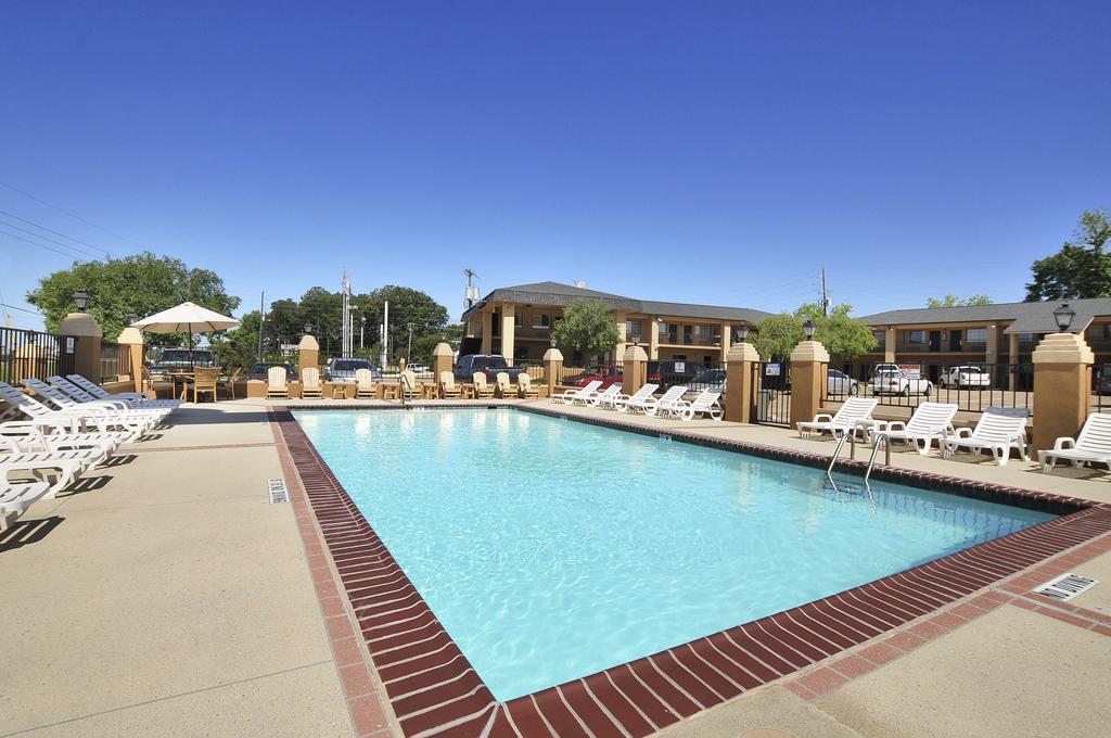 Days Inn By Wyndham Ruston La Exterior photo